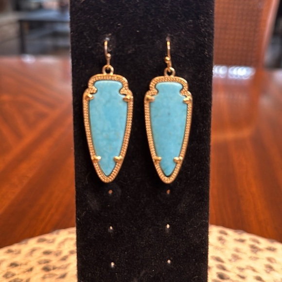 KENDRA SCOTT Skylar Arrowhead Earrings Turquoise Gold - Picture 1 of 3